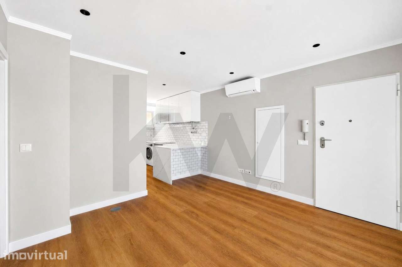 Apartamento Totalmente Renovado - Grande imagem: 2/17