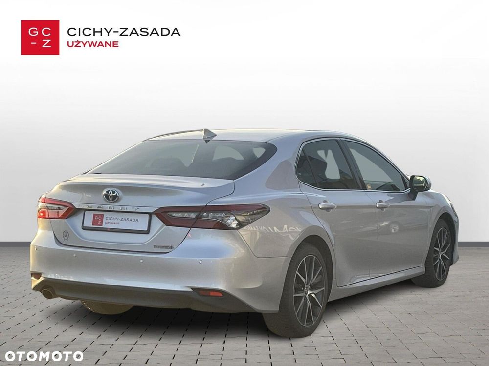 Toyota Camry - 5