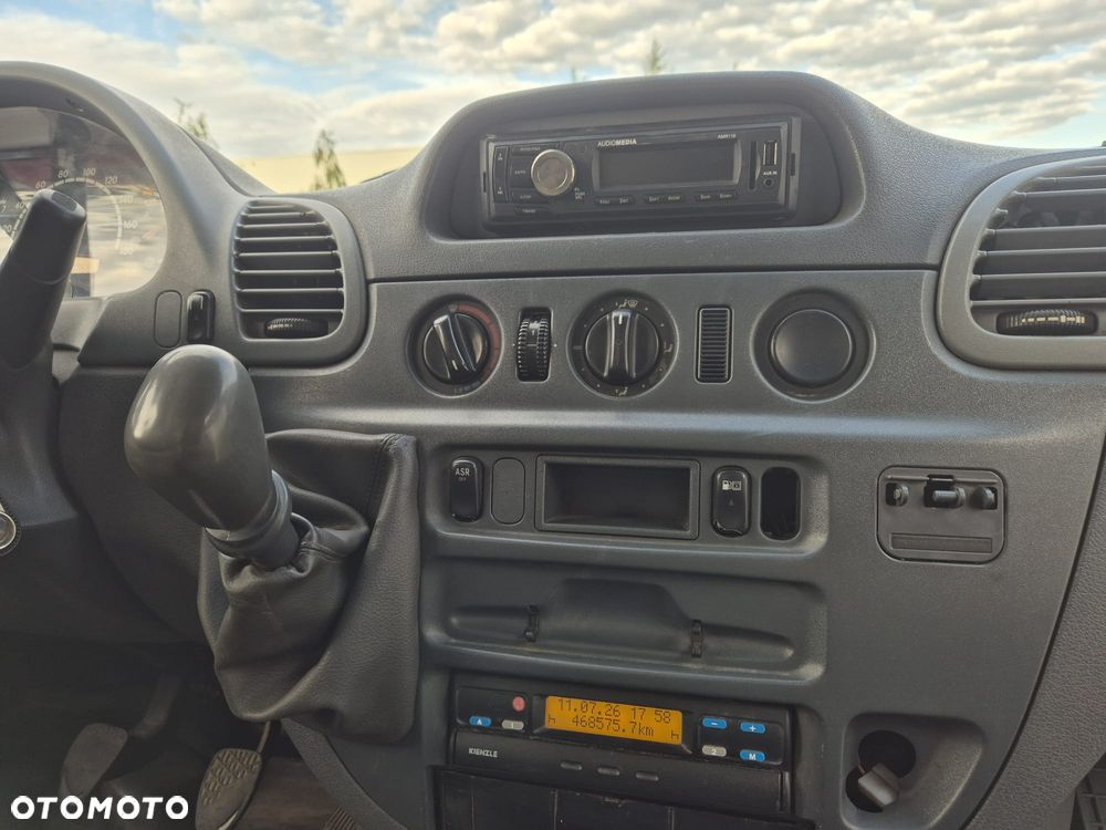 Mercedes-Benz Sprinter 413 - 13