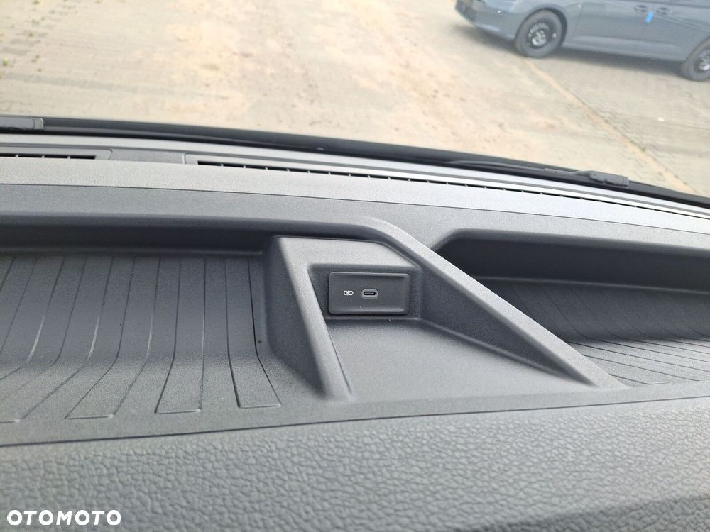 Volkswagen Crafter 35 furgon 177km Automat 3640 - 23