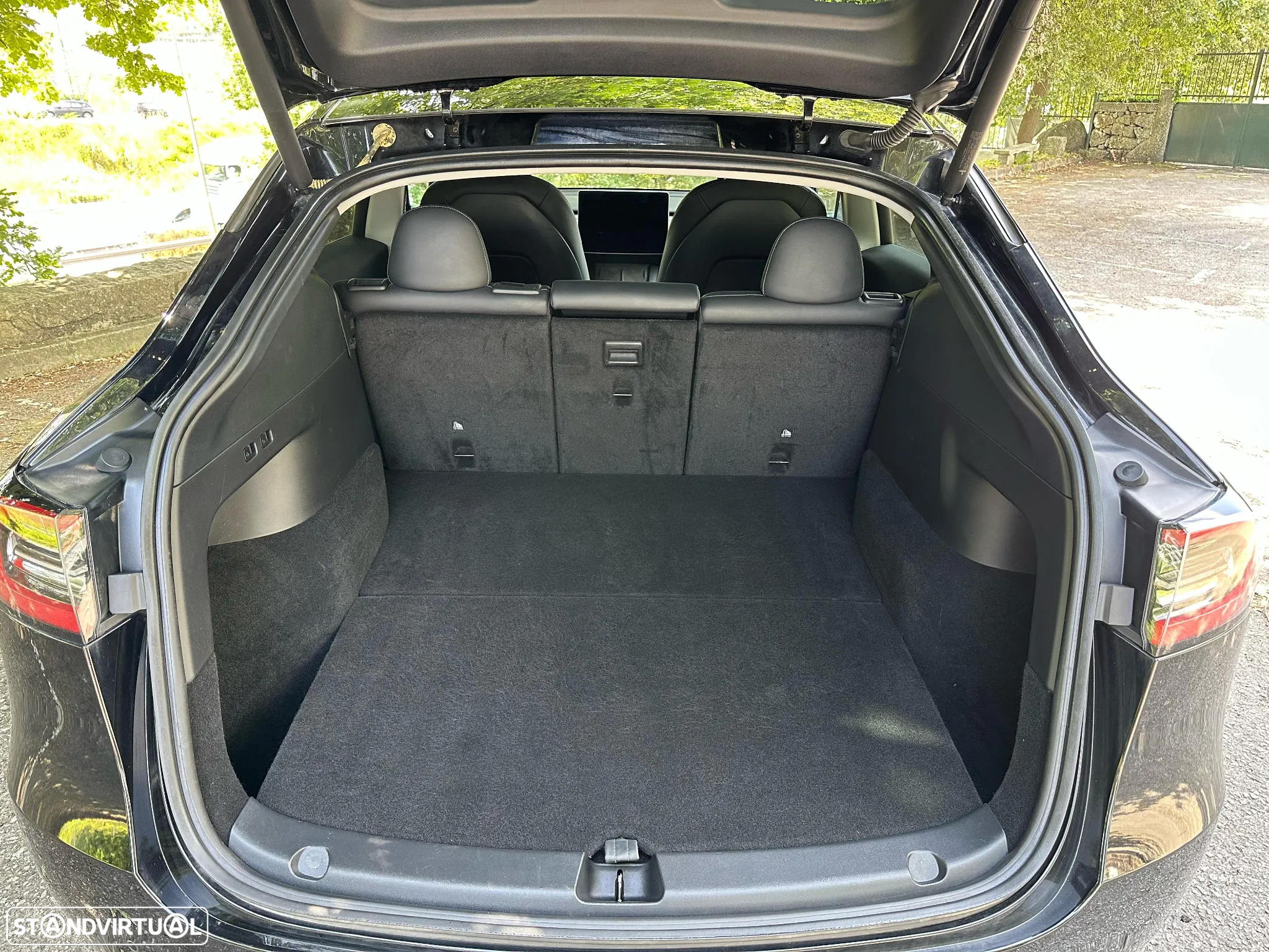 Tesla Model Y Long Range Dual Motor AWD - 34