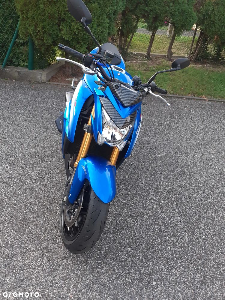 Suzuki GSX - 24