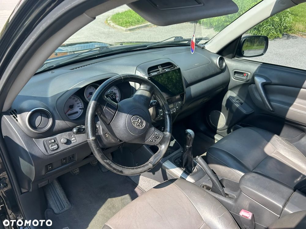 Toyota RAV4 2.0 D-4D 4x4 - 24