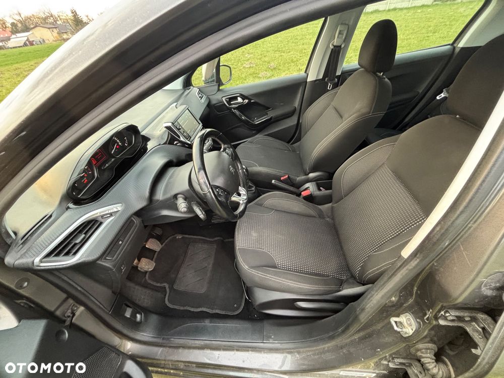 Peugeot 208 1.2 PureTech GPF Allure S&S - 15