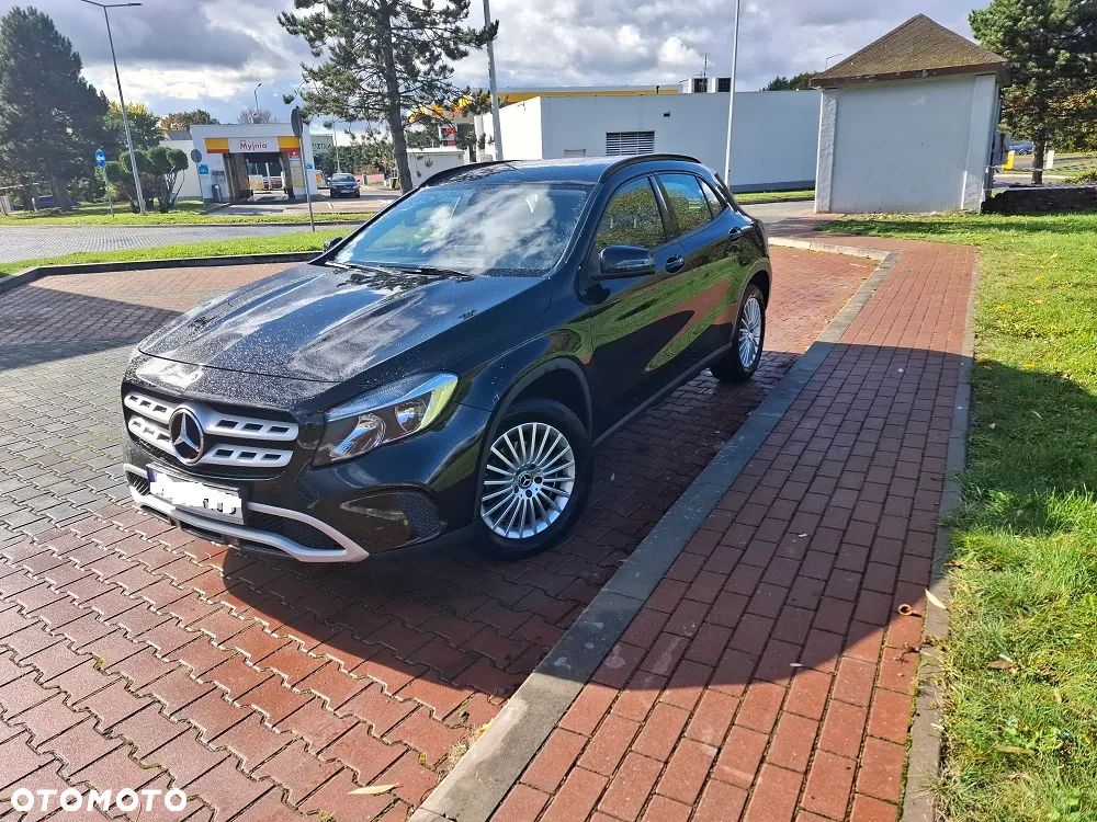 Mercedes-Benz GLA 180 7G-DCT Urban - 16