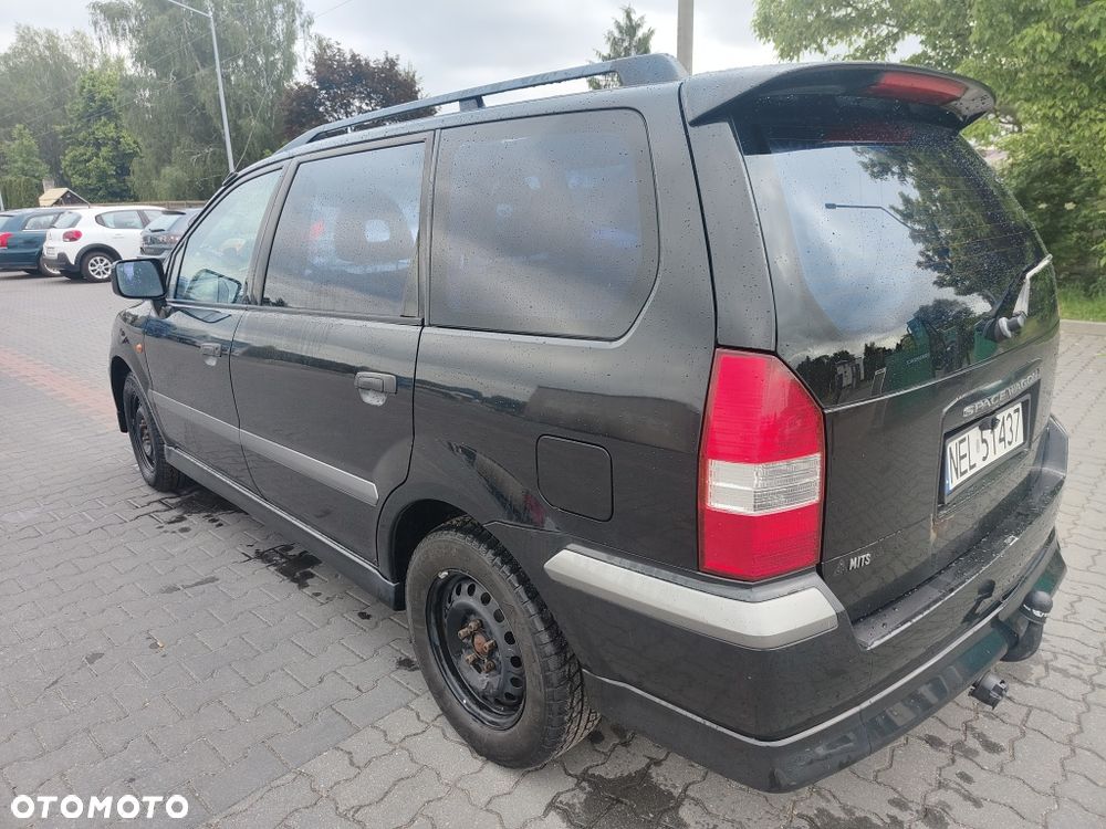 Mitsubishi Space Wagon - 1