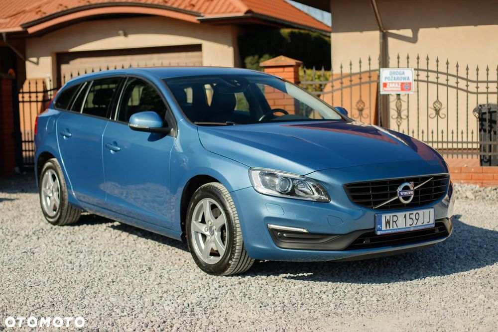 Volvo V60 D3 Geartronic Momentum - 1