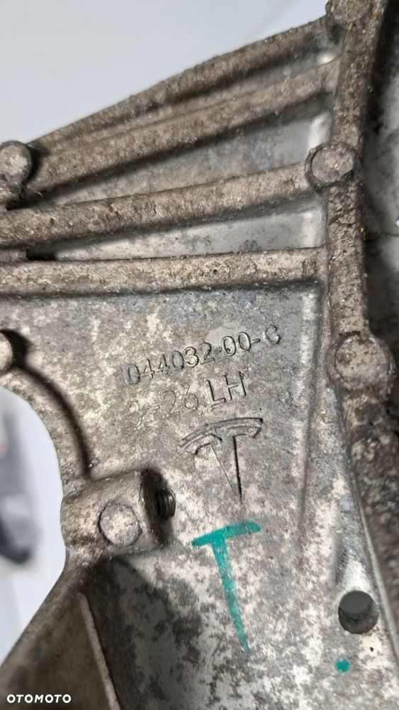 Mocowanie amortyzatora lewy przód TESLA model Y 1044032-00-C - 3