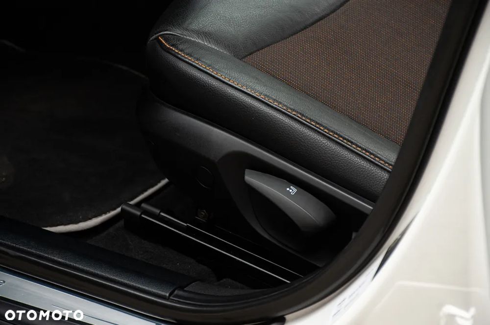 BMW X1 sDrive18d xLine - 35