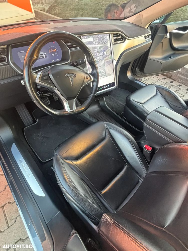 Tesla Model S - 10