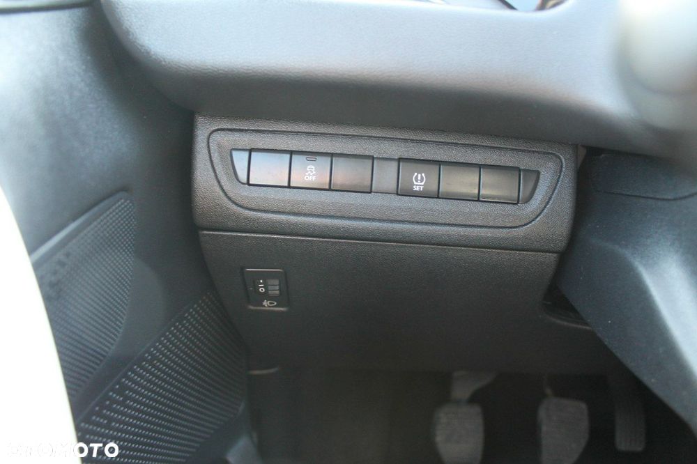 Peugeot 208 - 16