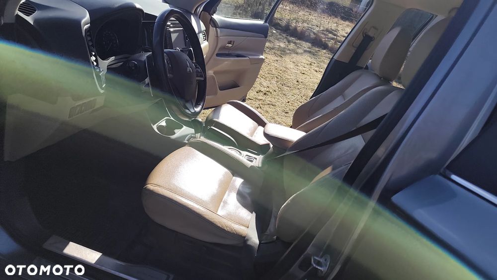 Mitsubishi Outlander 2.2 DI-D 4WD Automatik Diamant Edition+ - 8