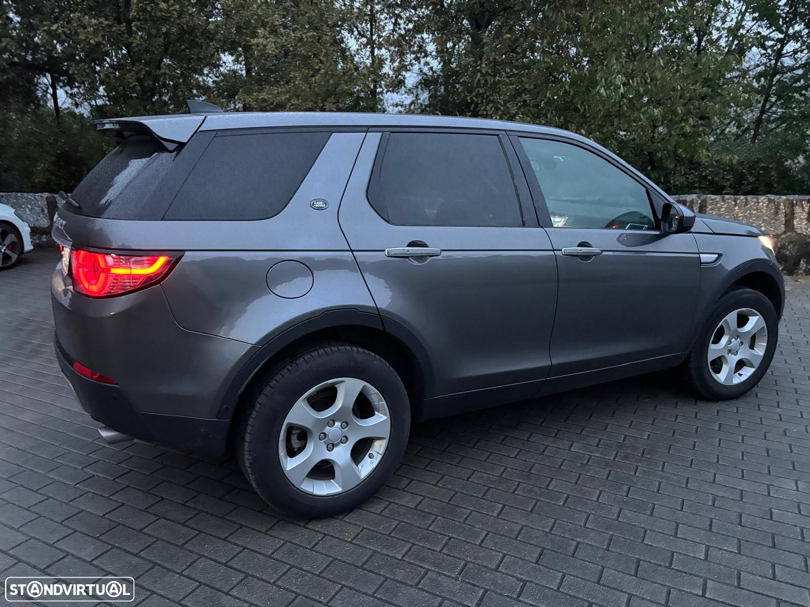 Land Rover Discovery Sport 2.0 eD4 HSE Luxury - 3