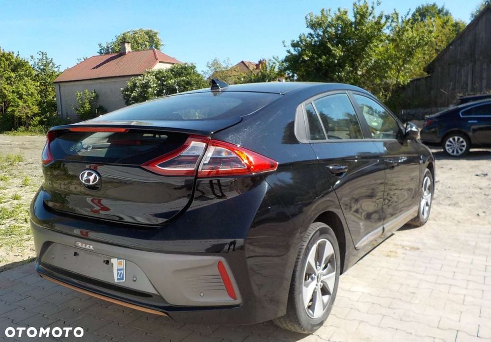 Hyundai IONIQ - 9