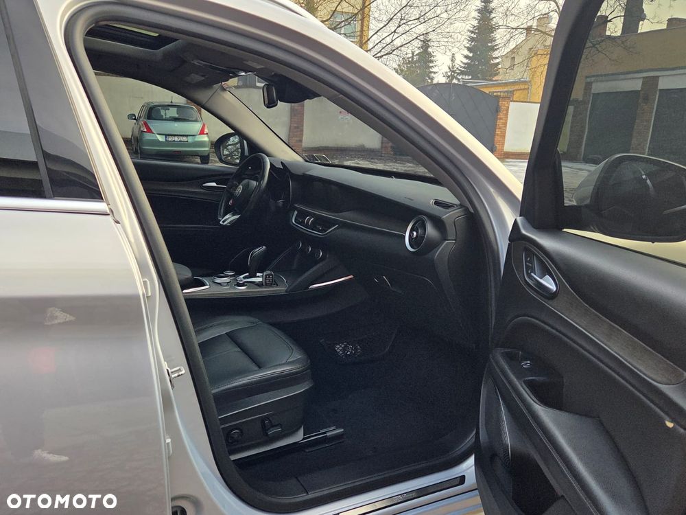 Alfa Romeo Stelvio 2.0 Turbo 16V AT8-Q4 Veloce - 22