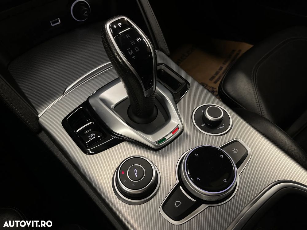 Alfa Romeo Stelvio 2.0 Turbo AWD AT8 Veloce - 31