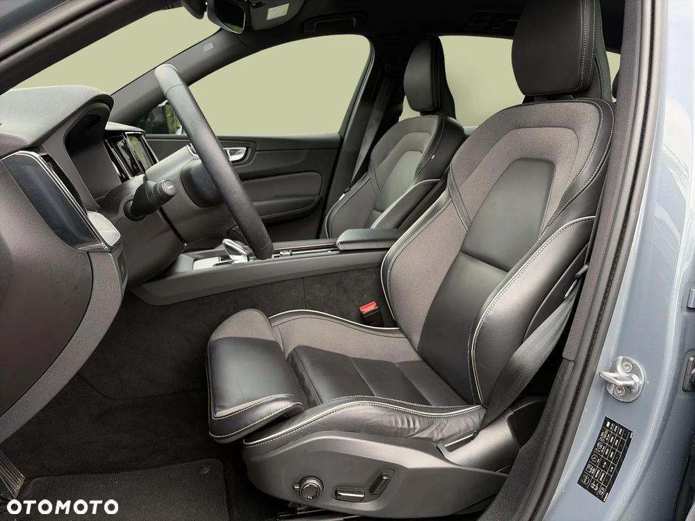 Volvo XC 60 B4 D AWD Plus Dark - 10