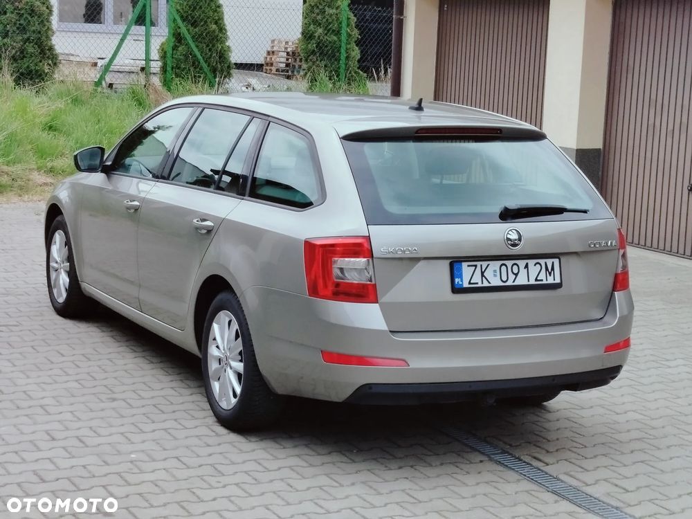 Skoda Octavia 1.6 TDI DPF DSG Active - 9