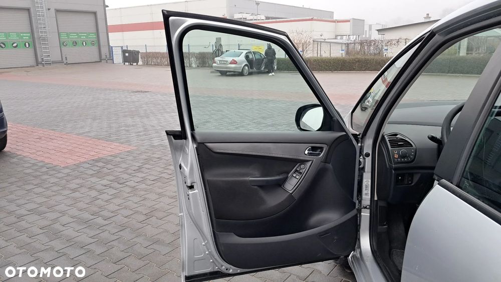 Citroën C4 Grand Picasso 1.8 16V Advance - 13