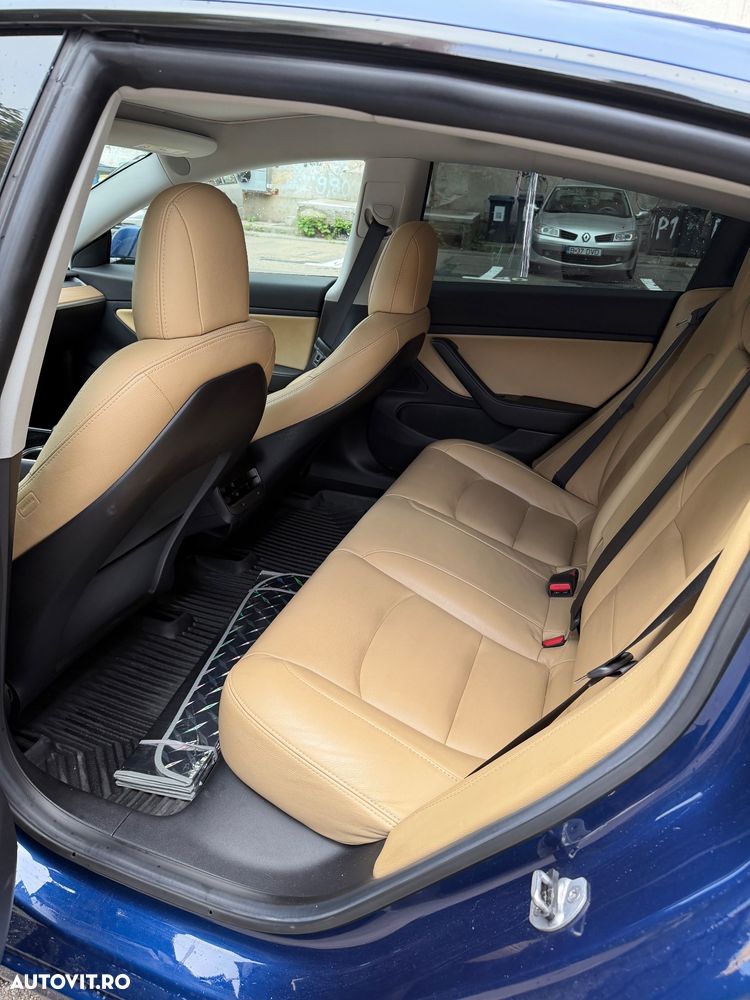Tesla Model 3 - 8