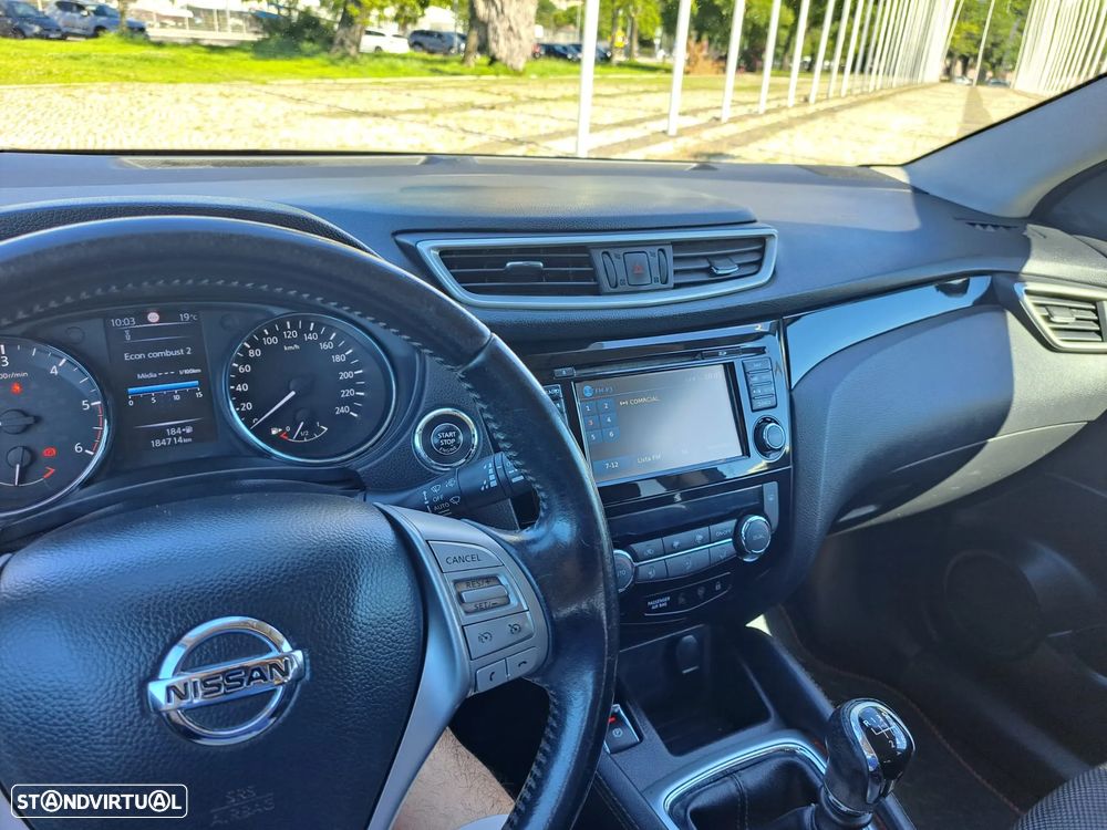 Nissan Qashqai 1.5 dCi N-Connecta 18 - 19