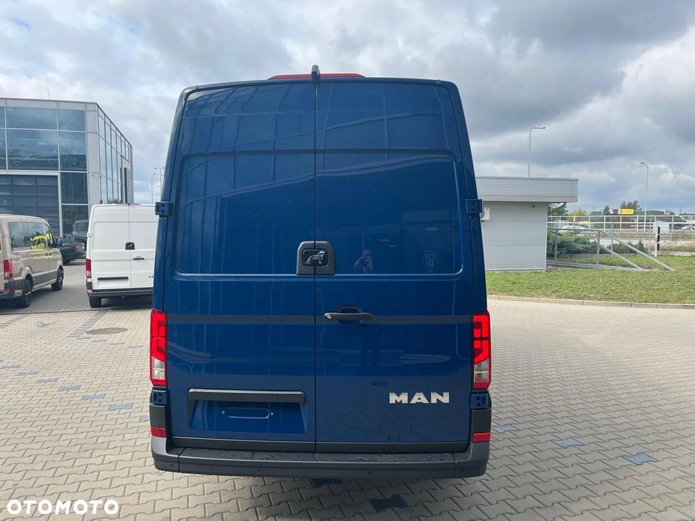 MAN TGE 3.180 4X2F SB - 4