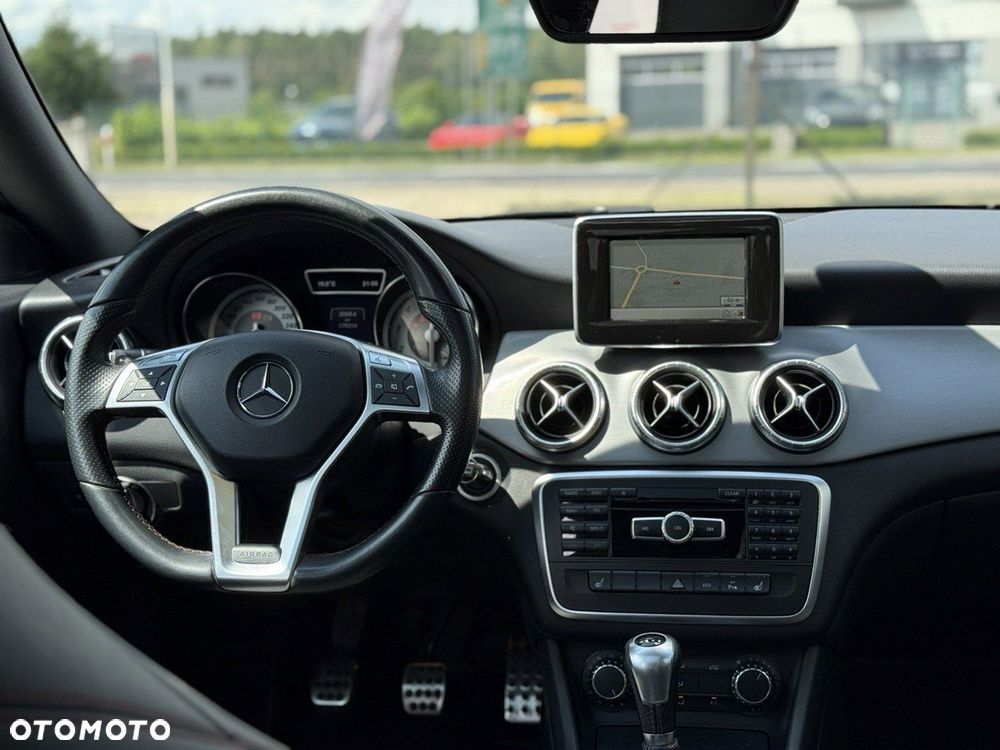 Mercedes-Benz CLA 180 AMG Line - 17
