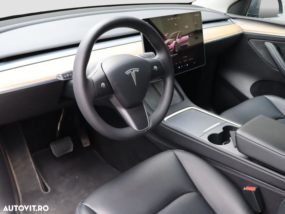 Tesla Model Y Long Range Dual Motor AWD - 9