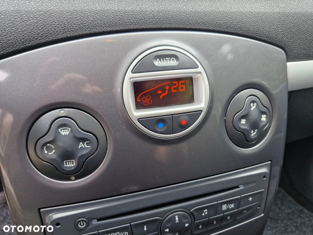 Renault Clio 1.2 16V Pack Authentique - 11