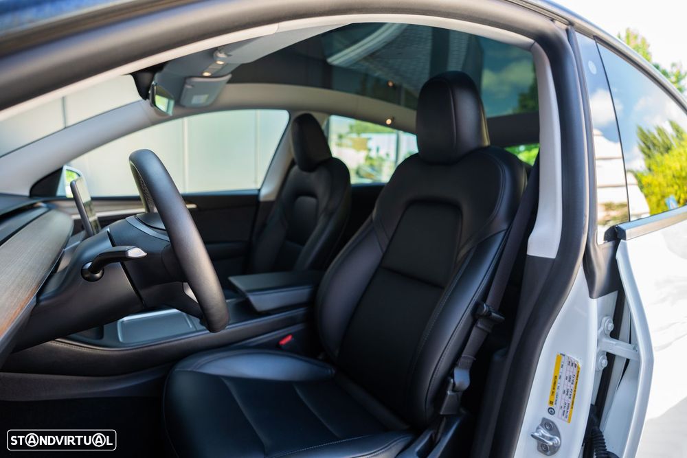Tesla Model Y Long Range Dual Motor AWD - 8