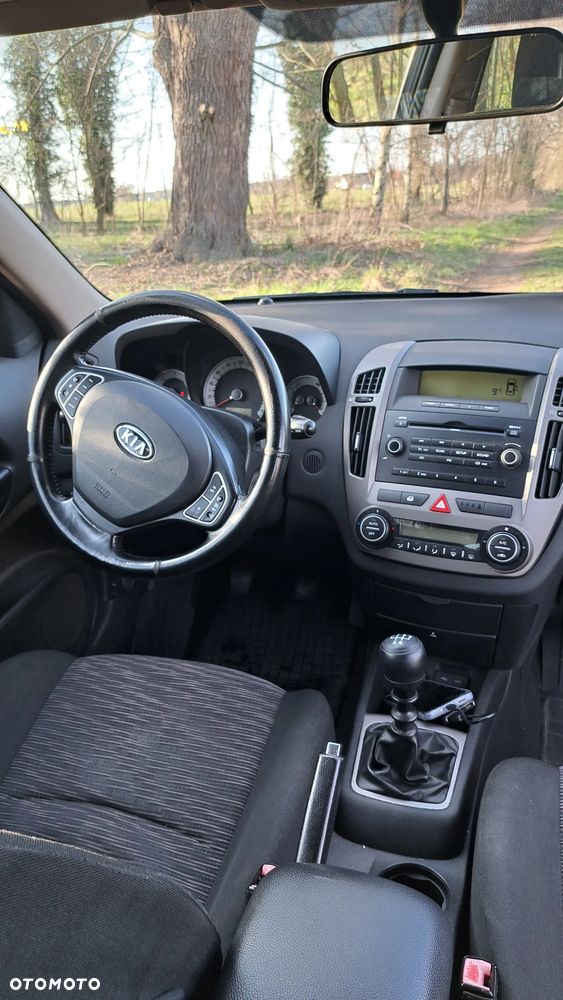 Kia Ceed 1.6 CRDi 115 Dream-Team Edition - 6