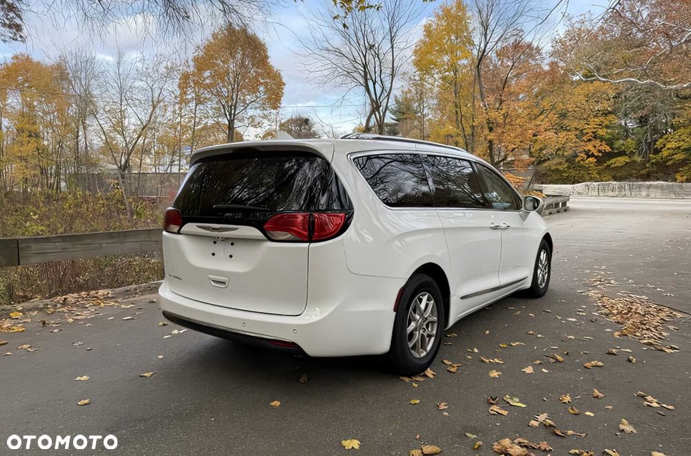 Chrysler Pacifica - 5