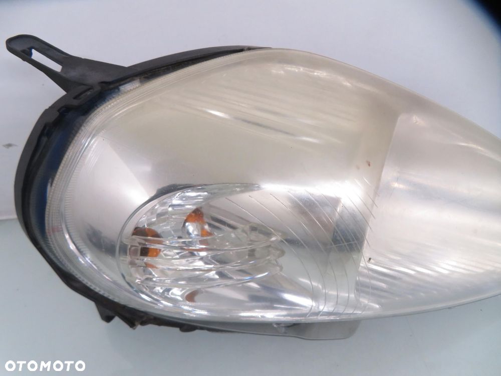LAMPA PRAWA PRZEDNIA FIAT GRANDE PUNTO 89101388DX - 10