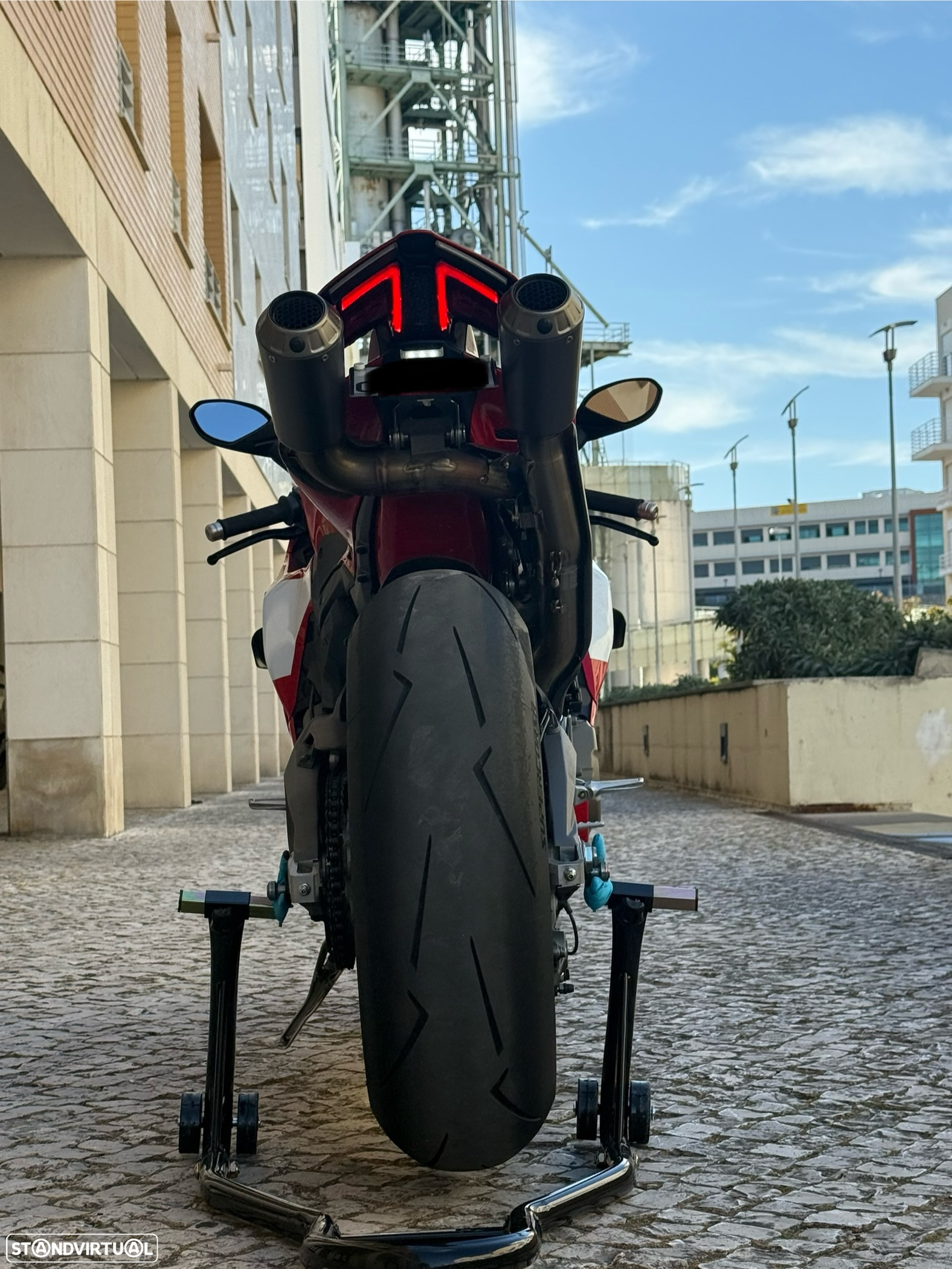 Ducati Panigale V4 S 2025 - 8