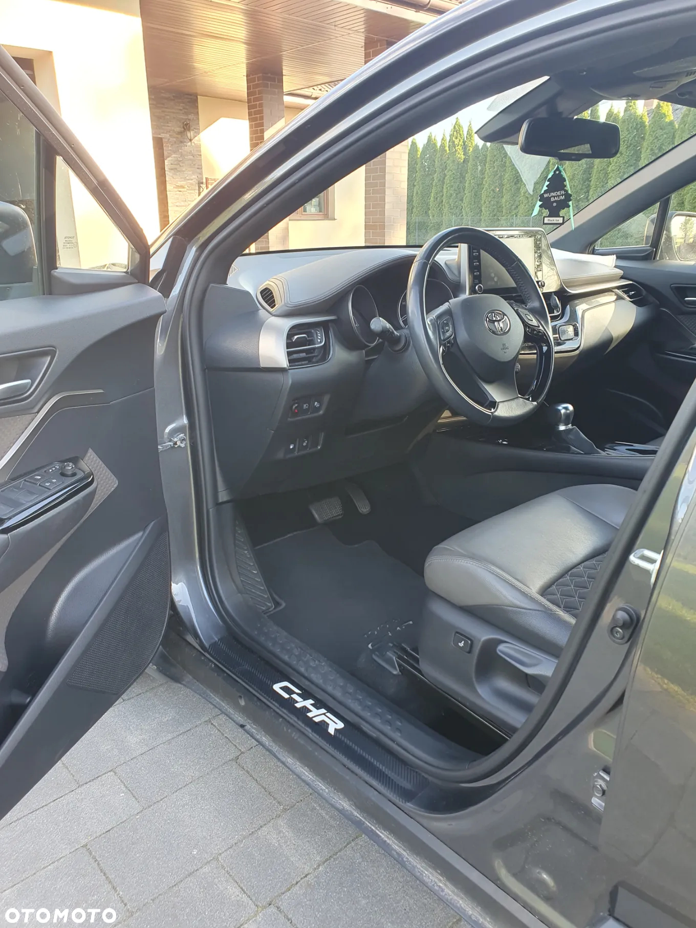 Toyota C-HR 2.0 Hybrid Executive - 6