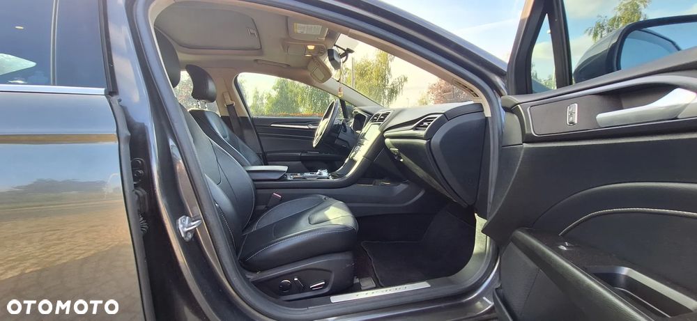 Ford Fusion - 24