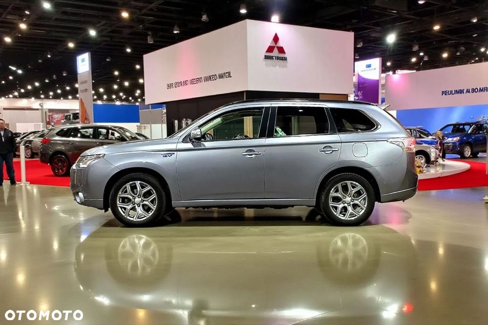 Mitsubishi Outlander - 2