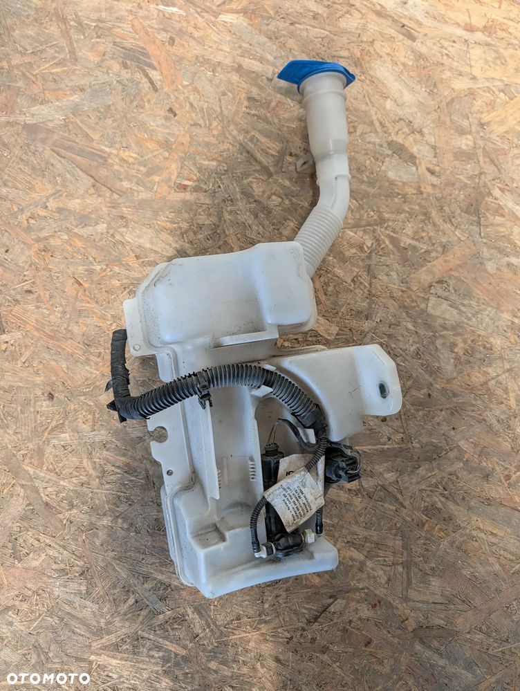 ZBIORNICZEK SPRYSKIWACZY AUDI Q3 8U  8U0955451J - 1