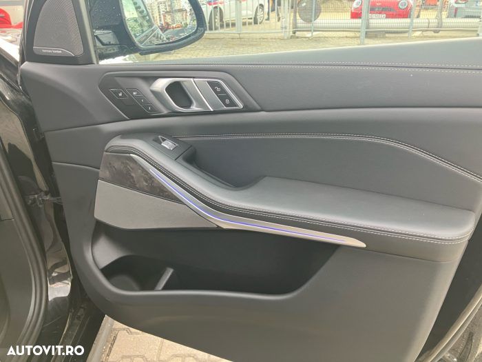 BMW X7 M60i xDrive AT MHEV - 17
