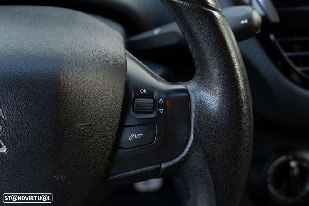 Peugeot 2008 1.6 BlueHDi Style - 34