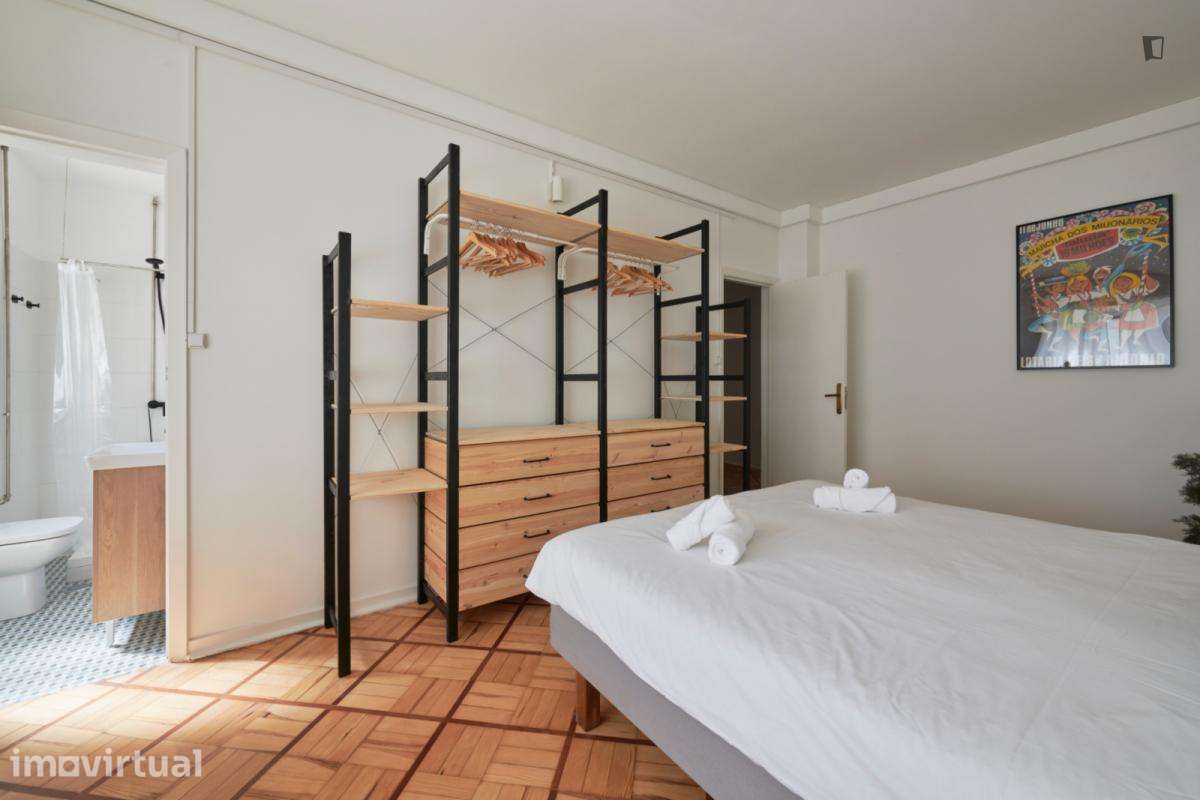 Quarto - localizado em São Sebastião Lisbon - Grande imagem: 3/27