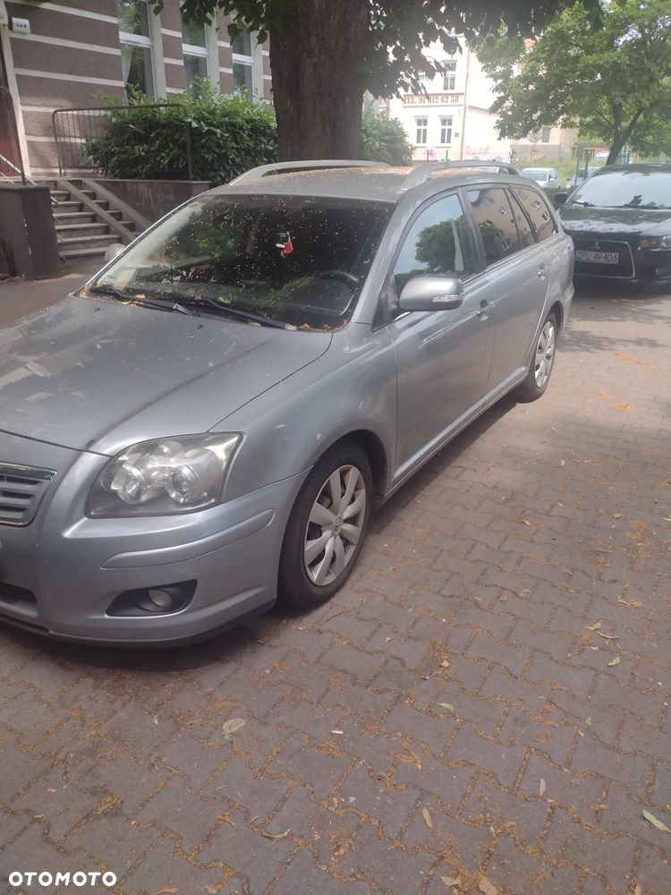 Toyota Avensis 1.8 VVT-i Sol - 1
