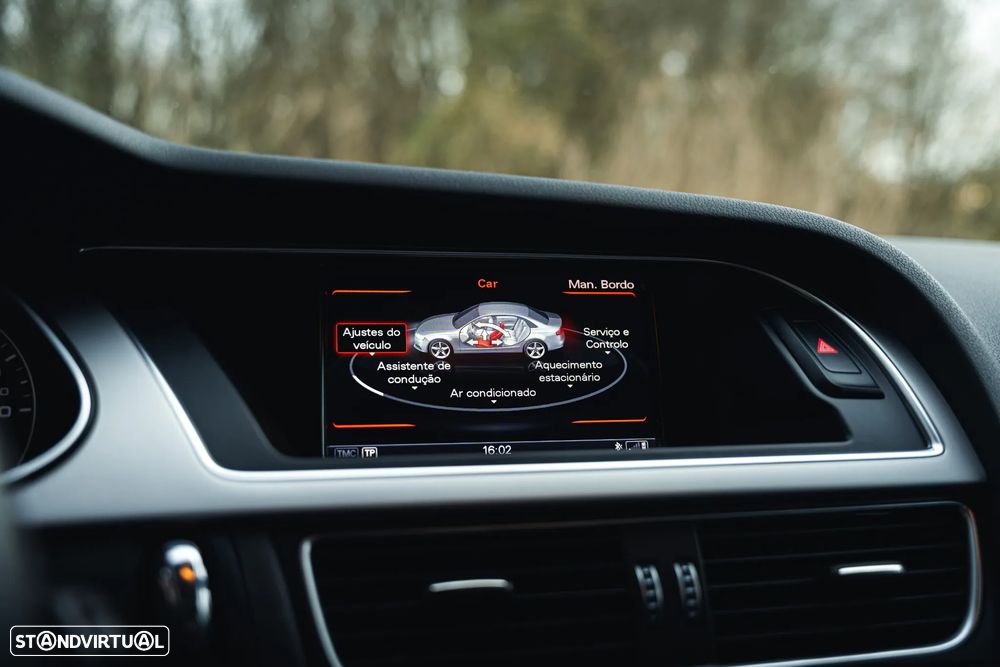 Audi A4 2.0 TDI DPF S line Sport Pack - 29