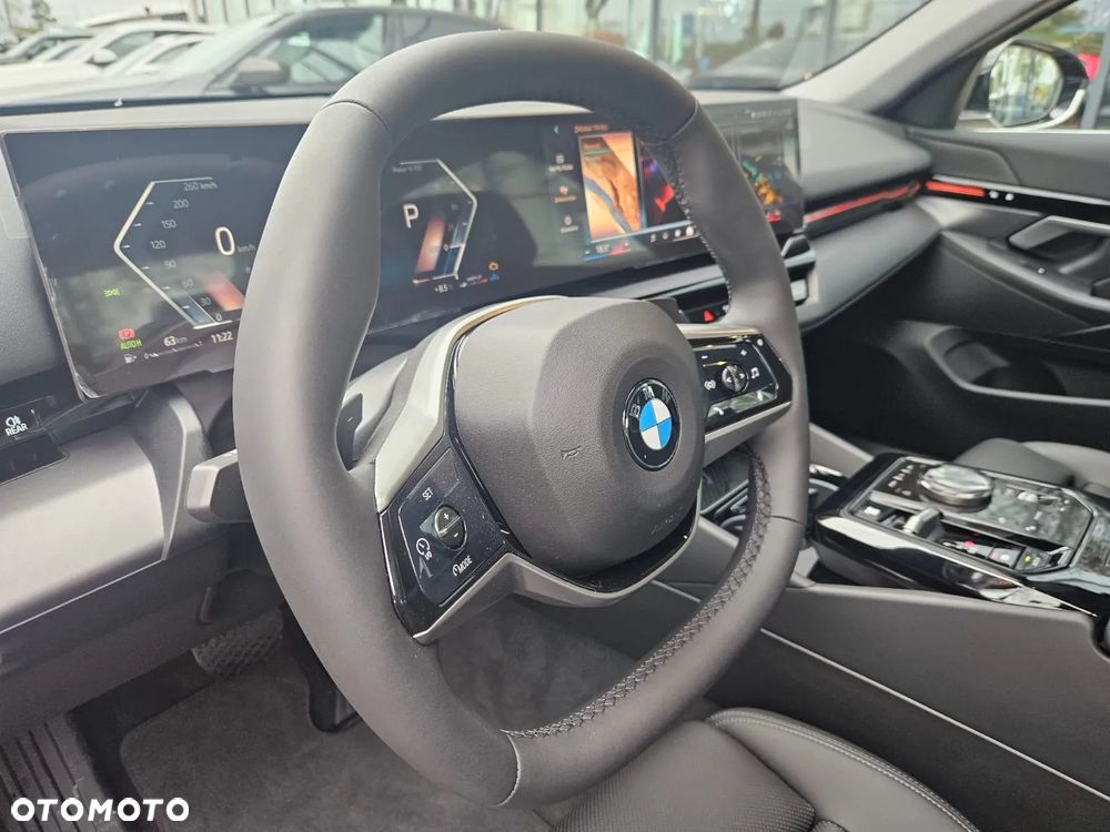 BMW Seria 5 520d xDrive - 13
