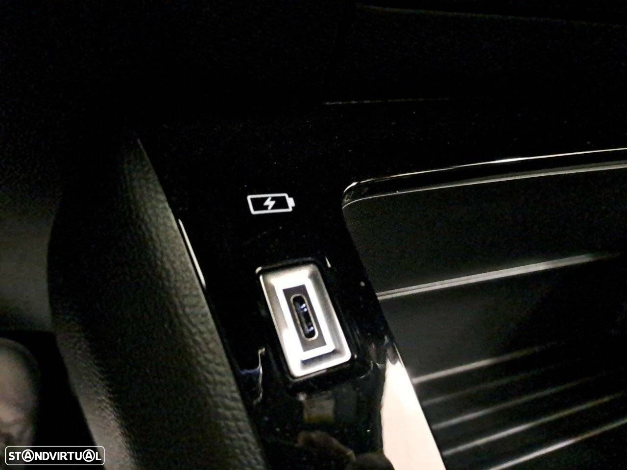 Peugeot e-2008 54 kWh Active - 23