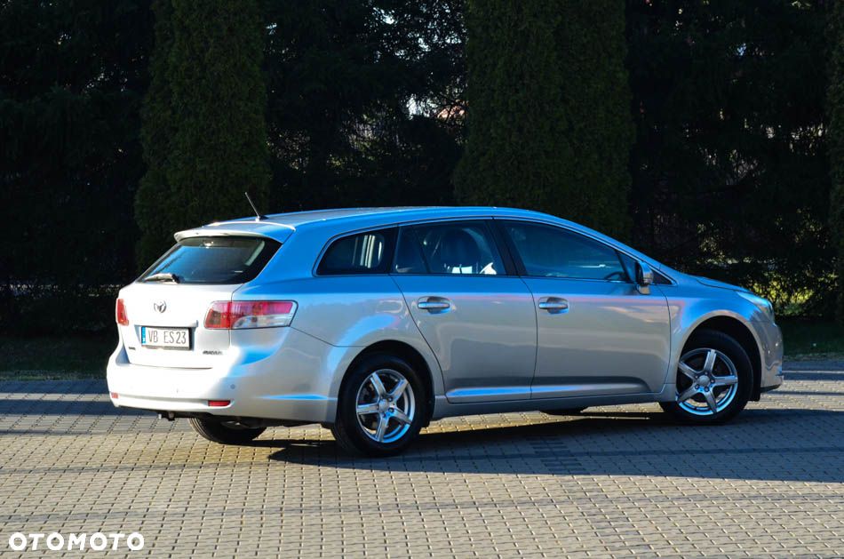 Toyota Avensis 1.8 Comfort - 22