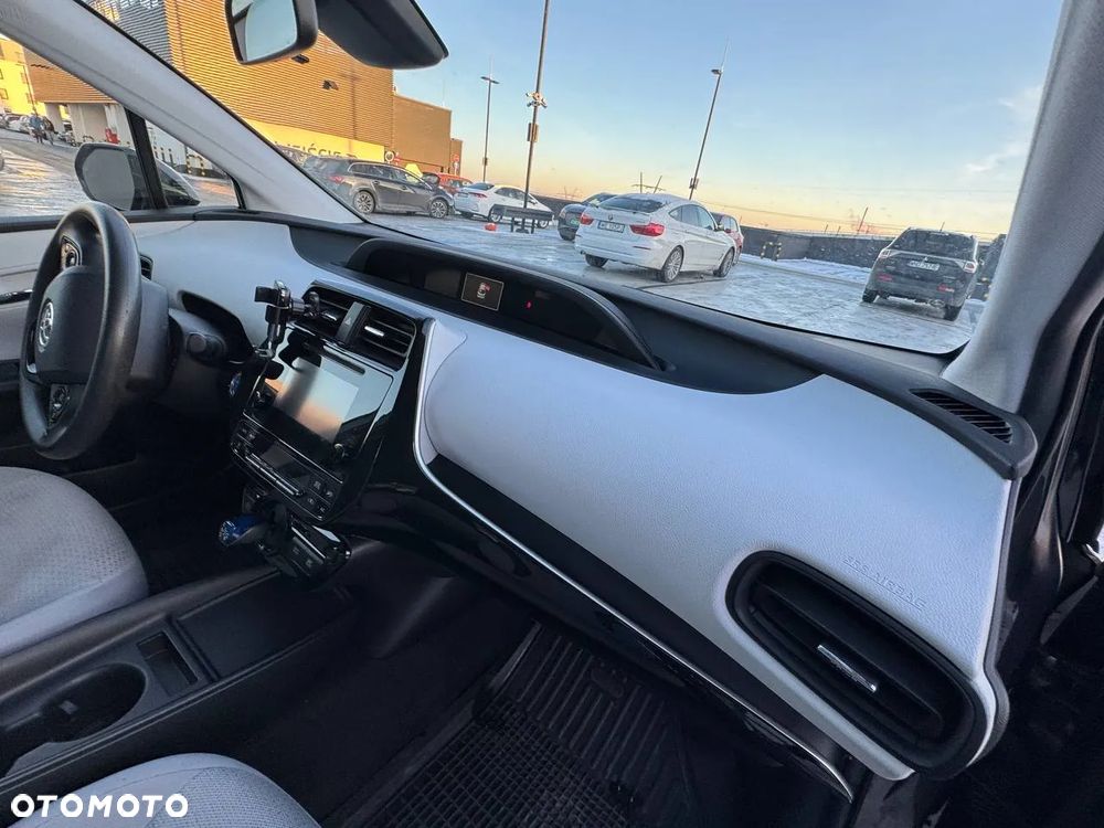 Toyota Prius ver-1-8-hybrid-executive - 10