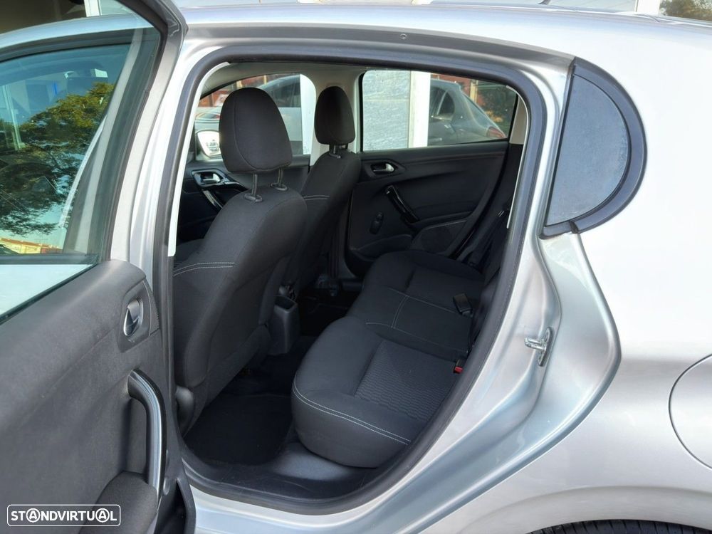 Peugeot 208 1.2 PureTech Style - 7