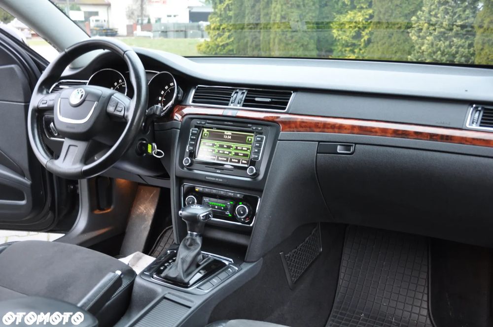 Skoda Superb 2.0 TDI DSG Exclusive - 28