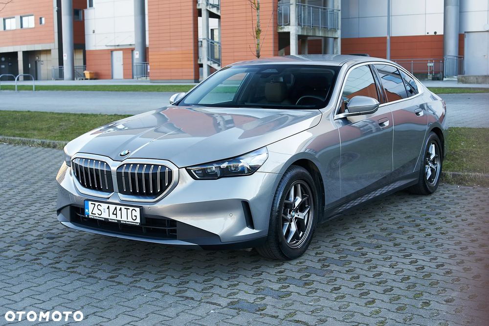 BMW Seria 5 520i mHEV - 37